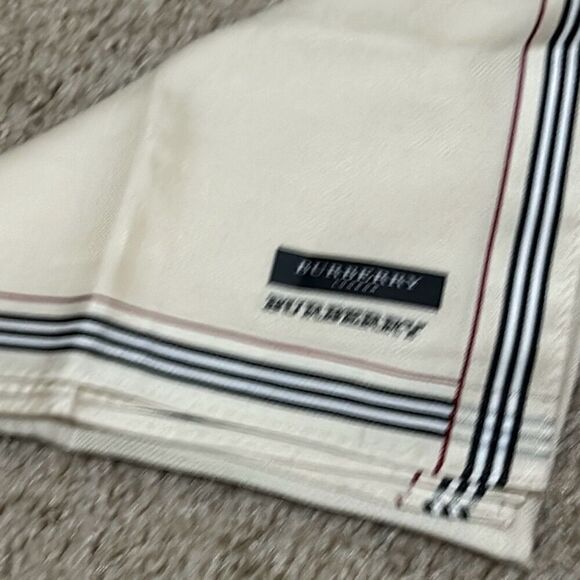 Burberry Square Scarf Nova Check Plaid Style Border Tan Neutral Preppy Academia - Picture 7 of 7